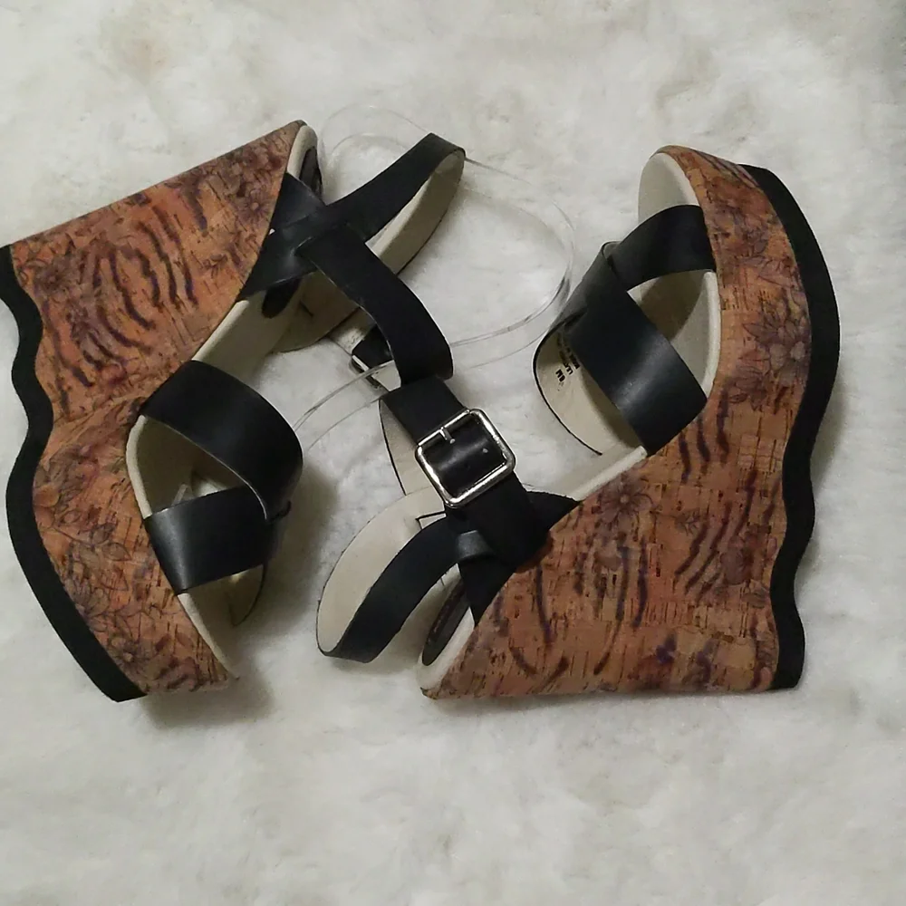 MOJO MOXY Vespa Platform Wedge Sandals ~ NWOT